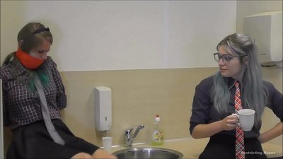 Addictus / ligatus et clausus / domina in tribulatione