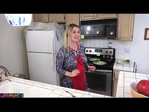 ❤️ Stepmom mulgere eum in culina ante diem suum Porn video at la.sexeey.ru