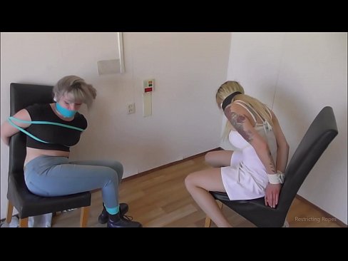 ❤️ Addictus / ligatus et clausus / puella in tribulatione Porn video at la.sexeey.ru